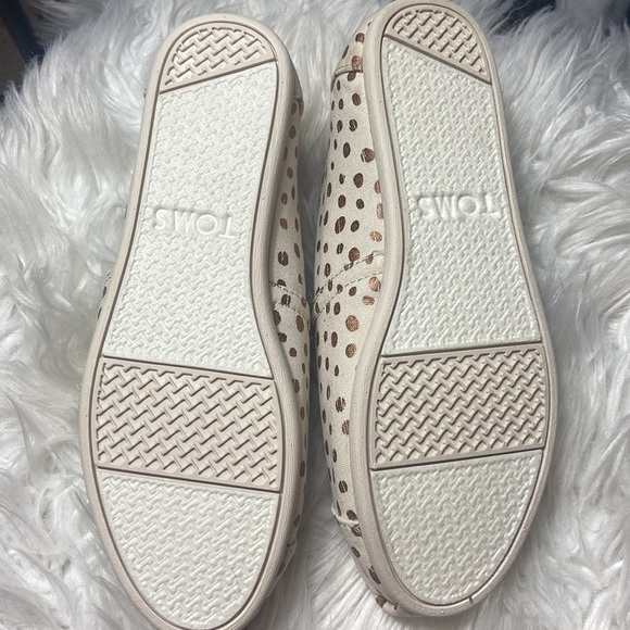 Tom’s Tan and Gold Slip on Alpargata Classic Flats - Picture 4 of 7